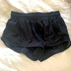 Lululemon Athletica hotty hot short 2.5 inch